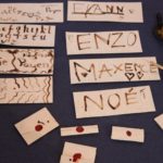 enfants calligraphie médiévale école pédagogie