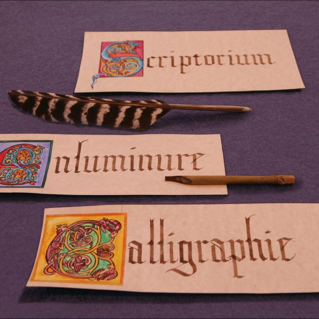 scriptorium enluminure calligraphie plume pédagogie école médiévale